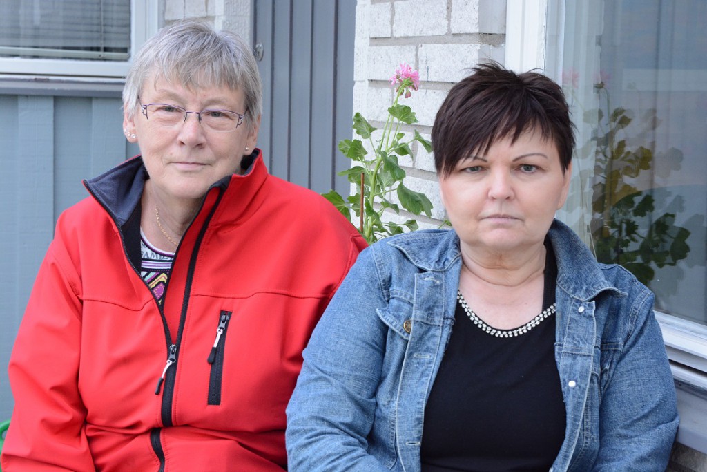 Barbro Göransson, till vänster, och Tina Svensson omplacerades till sjukskrivning och vantrivsel. Foto: Berit Önell