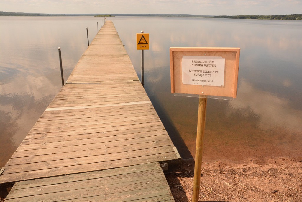 Kommunen varnar för vattnet vid Björkvikens brygga och det var också folktomt i vattnet på torsdagen den 6 augusti.