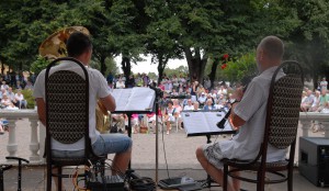 Många har protesternat mot planerna på att flytta musikpaviljongen, här protestkonserten den 16 augusti som lockade en stor publik.. Foto: Urban Önell