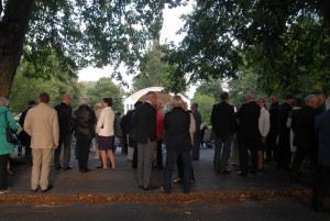 Cirka 300 personer samlades i Officersparken för att höra musik och se musiker i den stil som rådde på regementena när musikpaviljongen byggdes för 100 år sedan.