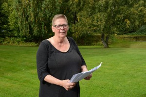 Christina Bonde tog initiativ till namninsamlingen mot den ändrade trafiksituationen vid torget i Tyringe. Foto: Berit Önell