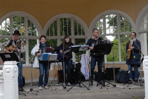 Tyresvingens husband spelade i musikpaviljongen på söndagen.