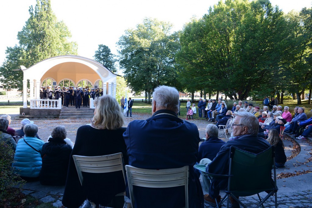 Många hässleholmare har kunnat lyssna på musik i den kulturhistoriska miljön i Officersparken den senaste tiden. 