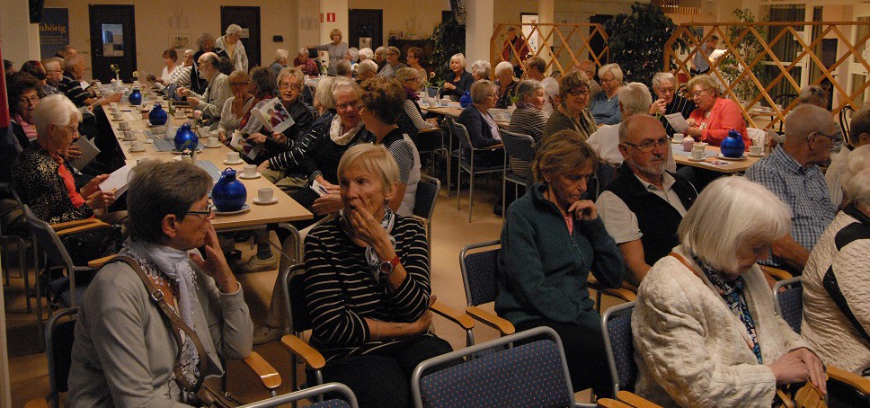 Omkring 100 personer var samlade när Anhörigforum startade.