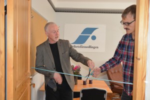 Initiativtagarna Lars Noväng, till vänster, och John Huntington invigde Frihetsförmedlingen i Hässleholm. Foto: Berit Önell