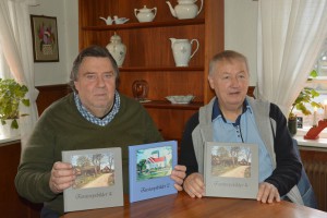 Bertil Nilsson, till vänster, och Lars Lindberg,  har just fått sin nya bok Farstorpsbilder 4 från tryckeriet. Foto: Berit Önell