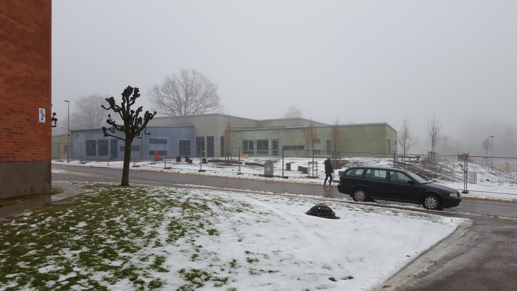 Den nya förskolan Haga i Bjärnum får inte öppna förrän det är klarlagt att de massor som använts inte innehåller farliga föroreningar.