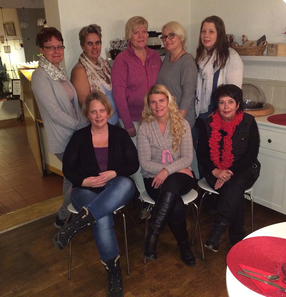 Hemlösa i Hässleholm bjuder hemlösa på middag på onsdag kväll, på bilden en del av de engagerade i gruppen.