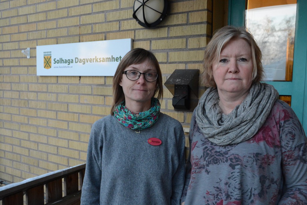 Annelie Thurn, till vänster, och Brita Nilsson är förvånade över förslaget att avveckla Solhaga dagverksamhet i Hässleholm. Foto: Berit Önell