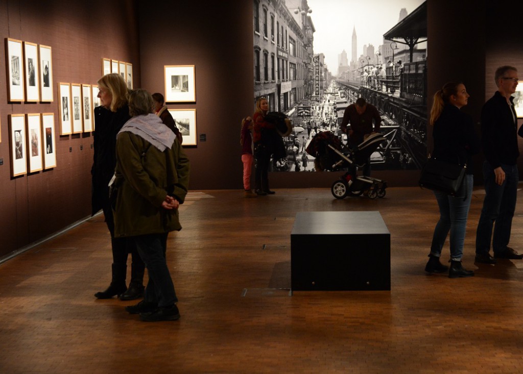 Allmänheten kan nu se Vivian Maiers nyligen upptäckta gatufotografier, bland annat från 1950-talets New York. Foto: Urban Önell