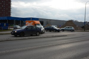 Rondellen ska snart byggas här, i korsningen Borggårdsgatan-Kristianstadsvägen. Foto: Berit Önell