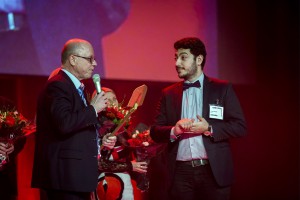 Grävgeneralen i Göteborg, Nils Hanson, lämnade över den symboliska stora guldspaden till sin efterträdare i Uppsala, Fouad Youcefi. Foto: FGJ