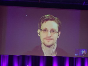 Edward Snowden gav journalisterna på Gräv i Göteborg tips om verktyg för att skydda känslig information. han medverkade via länk från Ryssland. Foto: Berit Önell
