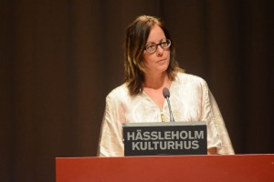 Cecilia Tornerefelt ansåg det olämpligt att delegera beslut om nya flyktingavtal från fullmäktige till kommunstyrelsen.