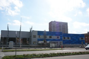 Citygrossbutiken växer fram vid Grönängsplan. Bilden är tagen i april när fasaden börjat få färg.