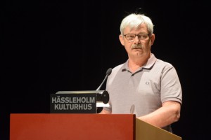 Valnämndens ordförande Christer Welinder berättade om hur granskningen av namnunderksrsifterna gick till. Foto: Urban Önell