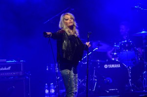 Bonnie Tyler hade god kontakt med publiken och det var många som ville sjunga med. Foto: Emil Önell