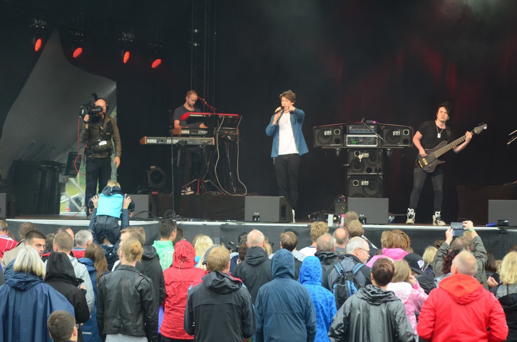 Dirty Loops var första bandet på stora scenen. Foto: Urban Önell