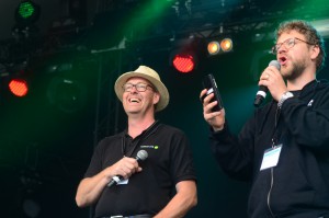 Mats Gunnarsson, Torsjö Live, och Patrik Nilsson, Studiefrämjandet, var glada att få presentera talangerna i finalen.