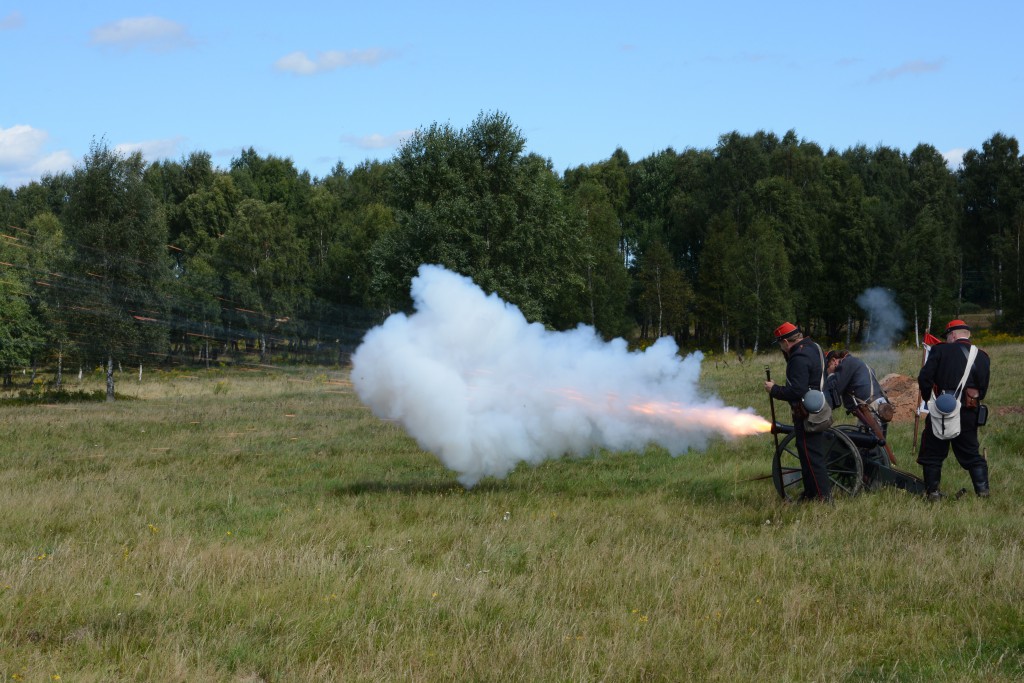 5th Co Washington Artillery of Scandinavia demonstrerar sin kanon i en rykande uppvisning. Förbandet, föreställande ett från amerikanska inbördeskriget, avfyrade strax efter även sina gevär. Foto: Emil Önell