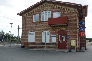 Själva butiken Japehs klarade sig, tjuvarna var enbart ute efter paket från postrummet på baksidan.