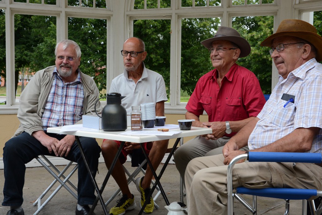 De berättade om planerna på en ny manifestation, med start utanför Stadshuset, för musikpaviljongens bevarande. Foto: Urban Önell