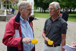 Douglas Roth (M), till vänster, och Ulf Råvik var kritiska till att namninsamlingen för en folkomröstning underkändes. Foto: Urban Önell