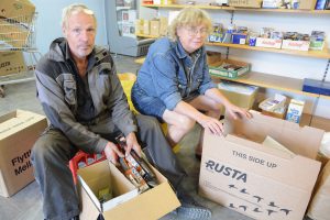 Tord och Lena Nordström håller nu på att tömma lokalerna på de sista resterna av lanthandeln, mest sådant som hör till bilverkstaden. Det här rummet, närmast ingången, ska bli café. 