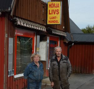 -Roligt för hela byn att det händer något i lokalerna, tycker Tord och Lena Nordström som efter tre år är glada att fastigheten äntligen är såld.