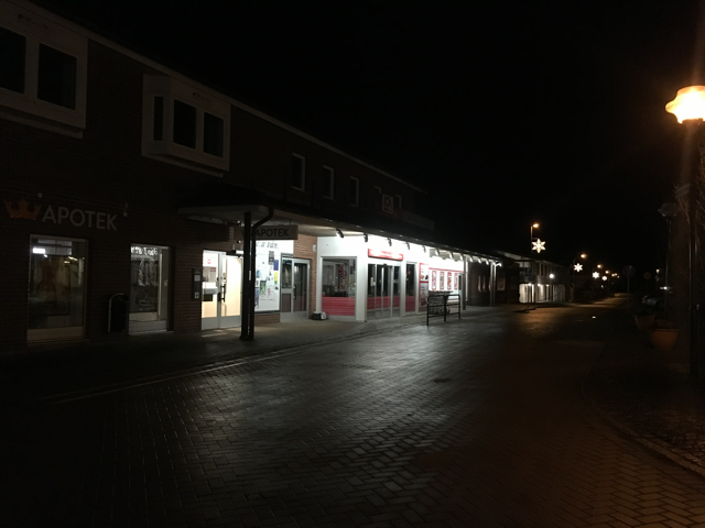 I Tyringe har Järnvägsgatan inte längre någon julbelysning, istället har kommunen satt upp stjärnor på Hantverksgatan.