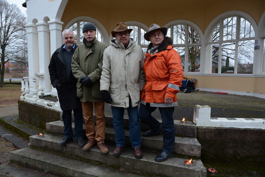 De är fast beslutna att hindra att musikpaviljongen rivs, från vänster Ronny Larsson, Peter Alf, Leif Henningsson och Evert Storm. Foto: Berit Önell