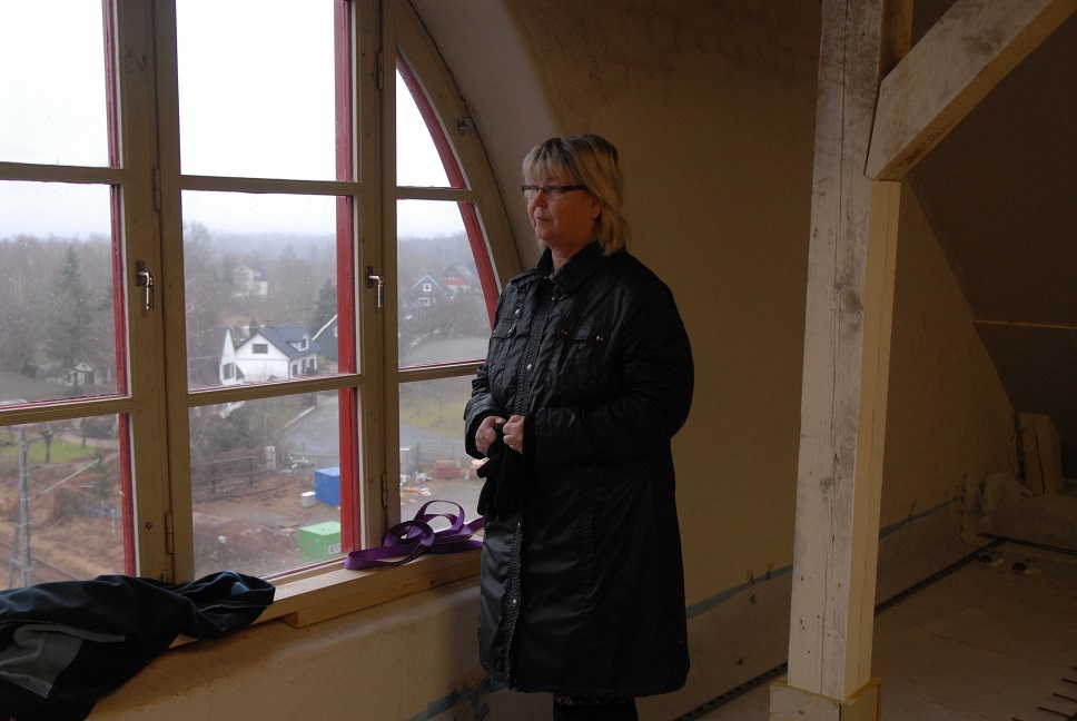 Lena Wallentheim beundrade utsikten från ett av de stora fönstren.