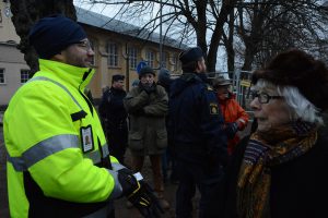 Kommunens projektledare Henrik Holmelin ringde polisen, men tvingades pausa arbetet i väntan på kammarrättens beslut.