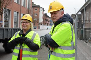 Kommunalråden Lena Wallentheim S) och Pär Palmgren M) var glada att ombyggnaden kom igång efter flera års diskussioner.