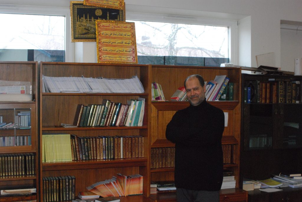 Ismail Daraggi är ordförande i Islamiska kulturcentret i Hässleholm, en moské med nolltolerans mot extremism. Han tog initiativ till den efter att i protest ha lämnat en tidigare moské i Hässleholm där imamen var extrem och sedan blev dömd för mordförsök efter en bilattack. Foto: Jonathan Önell