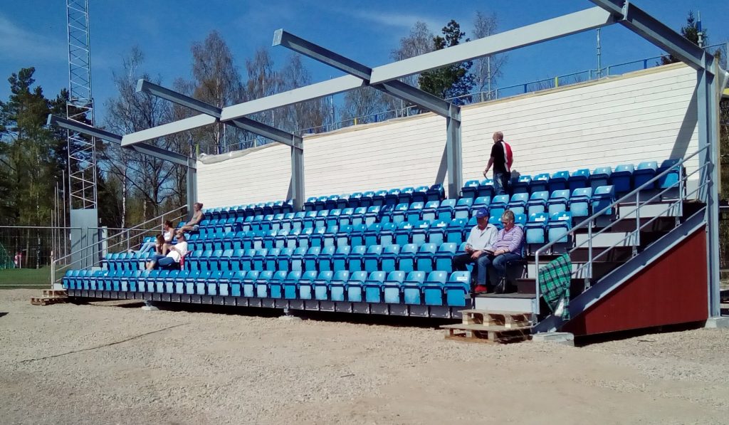 Den nybyggda, inte helt färdiga, läktaren smyginvigdes vid lördagens match. Foto: Gert Jacobsson