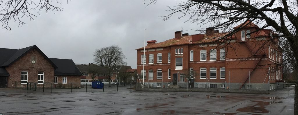 Bilden visar Kyrkskolan.