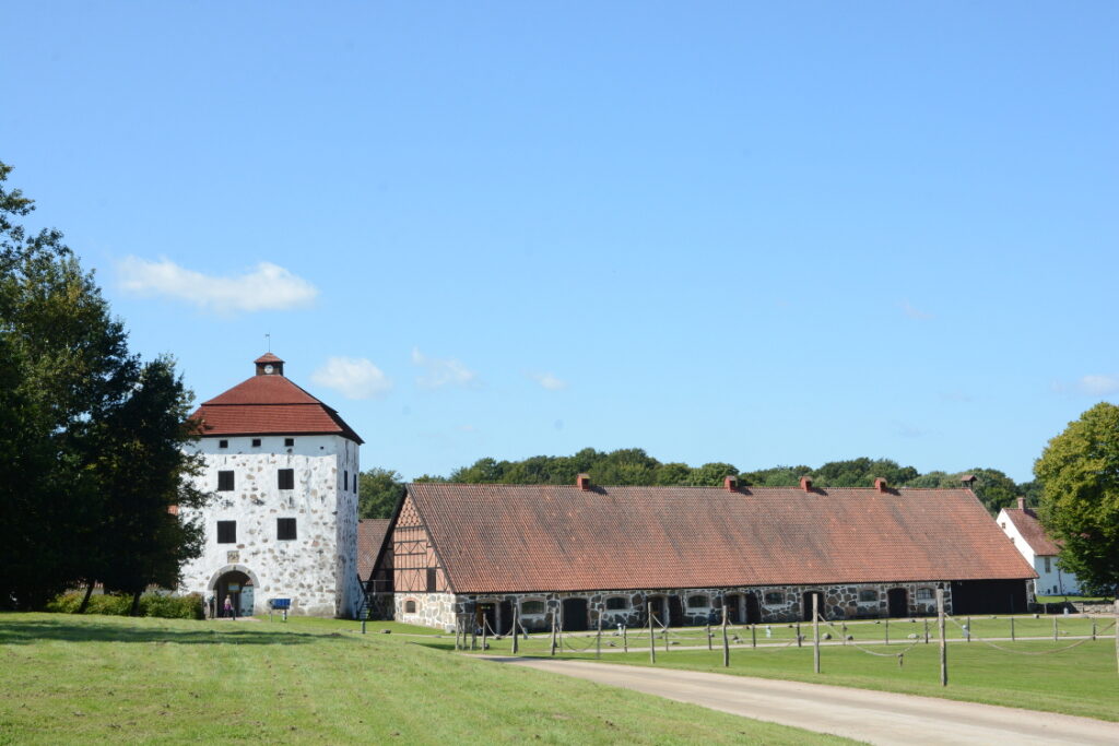 Bilden visar Hovdala slott.