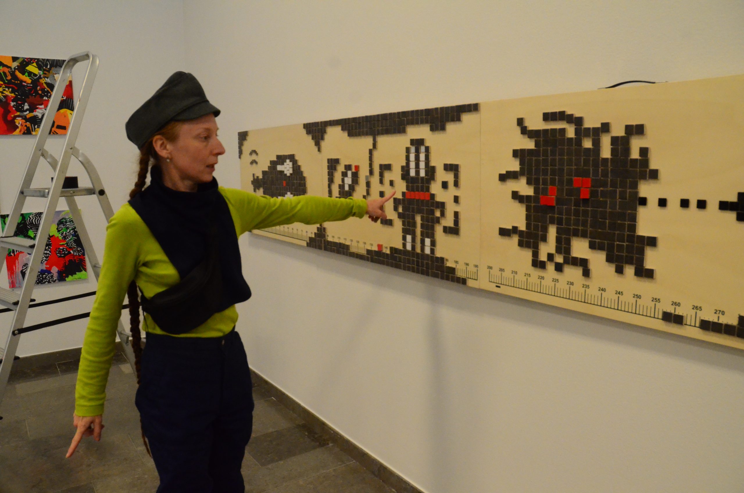 Anastasiya Loyko, berättar entusiastiskt om sina mosaiker med tydlig udd mot kriget i Ukraina. 

