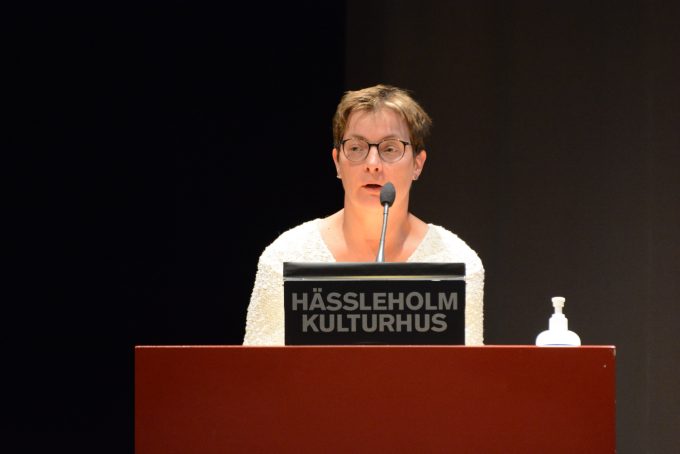 Kommunalrådet Lina Bengtsson (M) kände inte igen att hennes parti inte skulle ha intresse av att renovera byskolor.