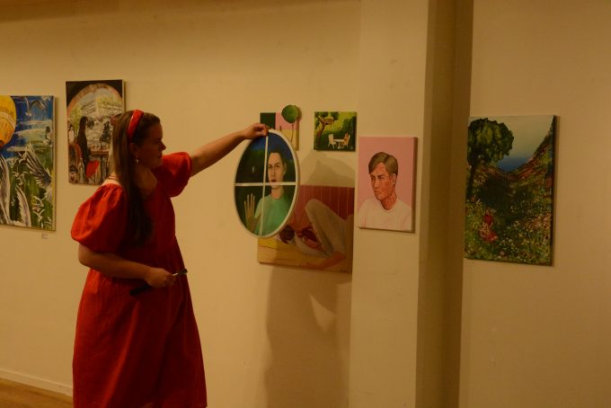 Bilden visar Emma Berlin och hennes konst.