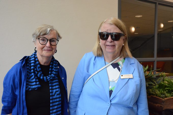 Bilden visar Lena Bäckström och Elizabeth Möller.