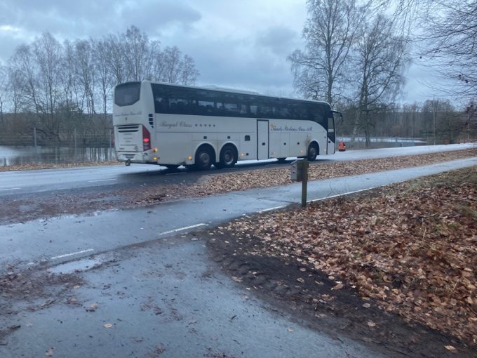 Bilden visar en buss på Hovdalavägen.