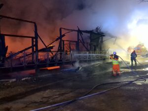 Bilden visar branden i godsmagasinet i Vittsjö.