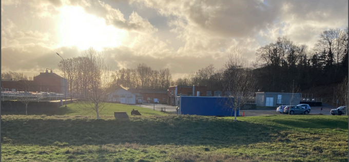 Bilden visar personalboden mellan reningsverkets luftningsbassänger.